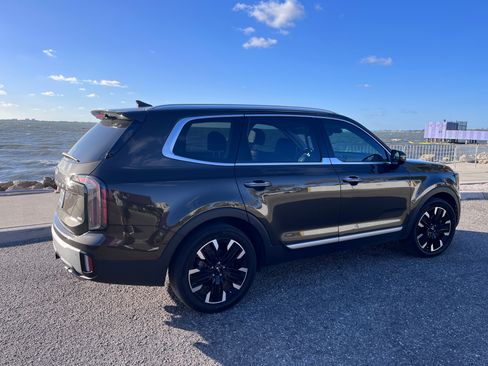 Used 2023 Kia Telluride SX Prestige image 2