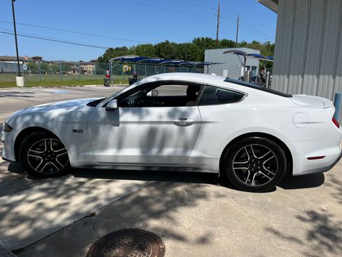 Used 2019 Ford Mustang GT image 11