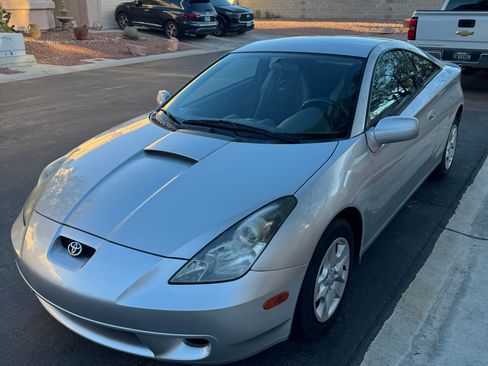 Used 2000 Toyota Celica GT w/ Upgrade Value Pkg FWD image 2