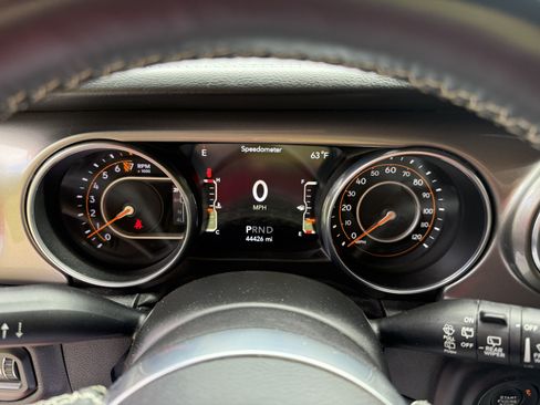 Used 2018 Jeep Wrangler Unlimited Sahara image 13