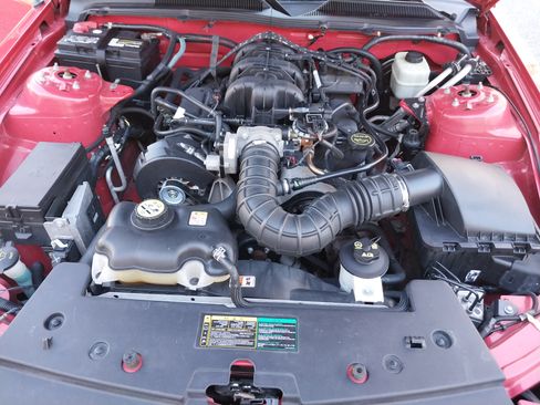 Used 2005 Ford Mustang Deluxe Convertible image 10