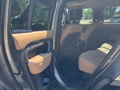 Used 2025 Land Rover Defender 110 S image 8