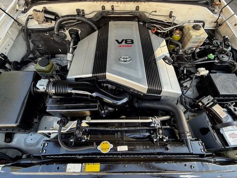 Used 2000 Toyota Land Cruiser Sport Utility 4D image 23