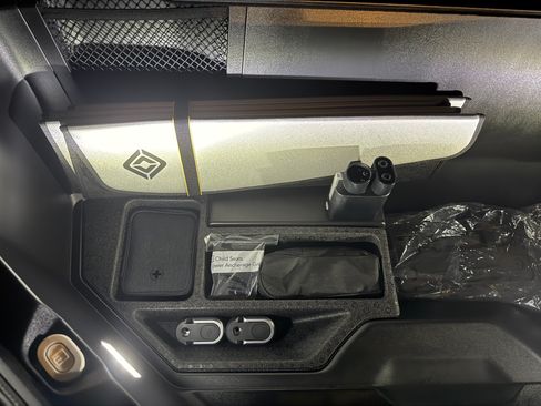 Used 2025 Rivian R1S Adventure image 24