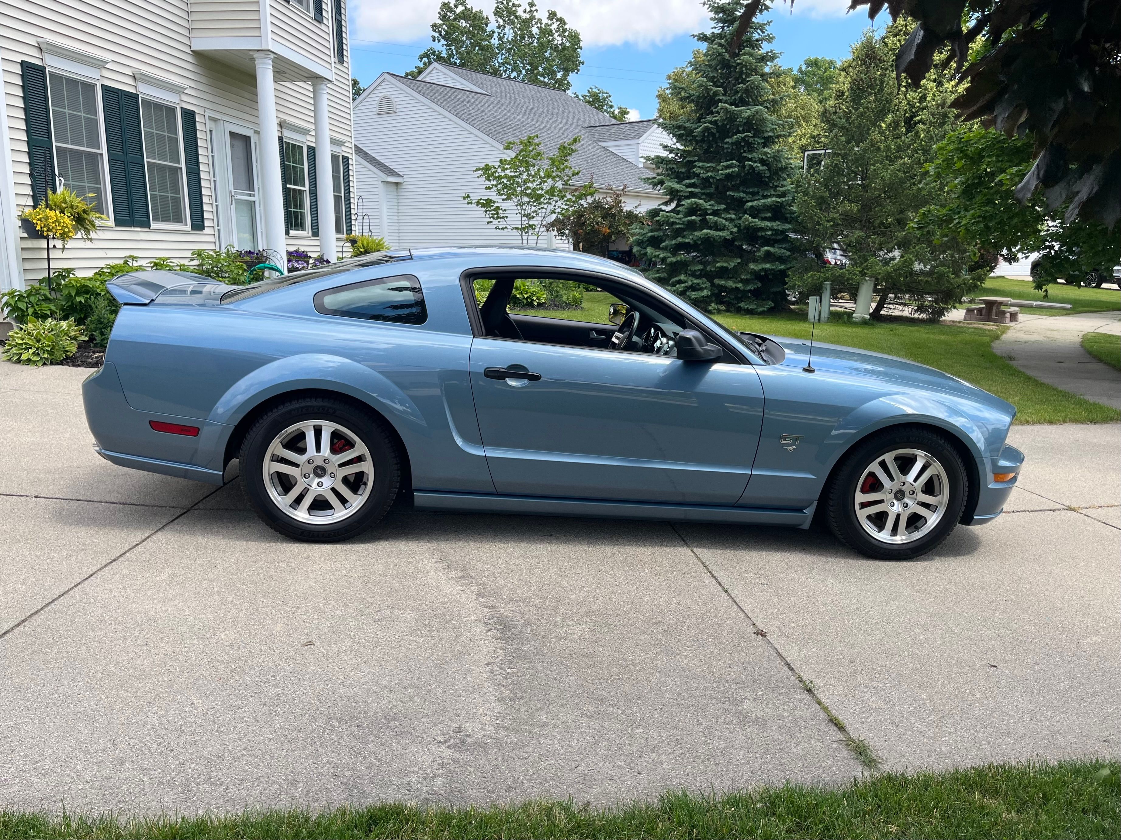 Used 2005 Ford Mustang GT Premium RWD image 13