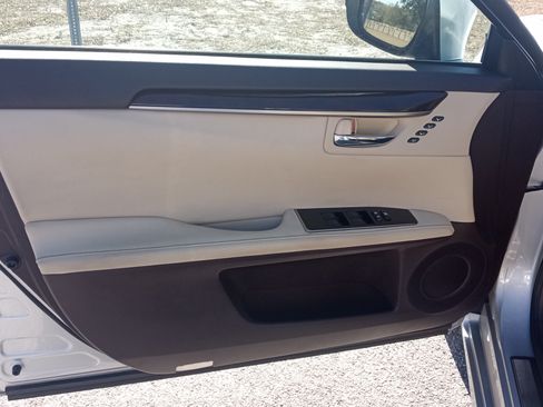 Used 2018 Lexus ES 350 w/ Luxury Package w/Wood Trim image 16