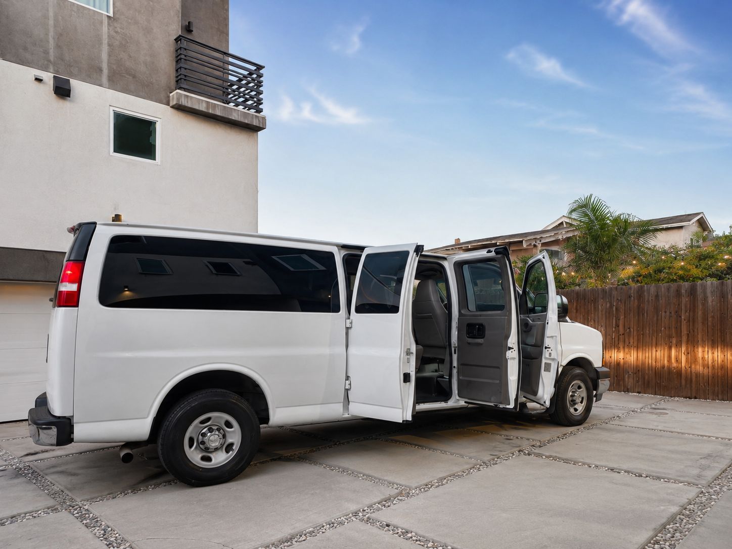 Used 2017 Chevrolet Express 3500 LT w/ LT Preferred Equipment Group RWD image 9