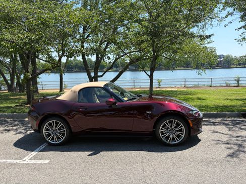 Used 2025 MAZDA MX-5 Miata RWD image 4
