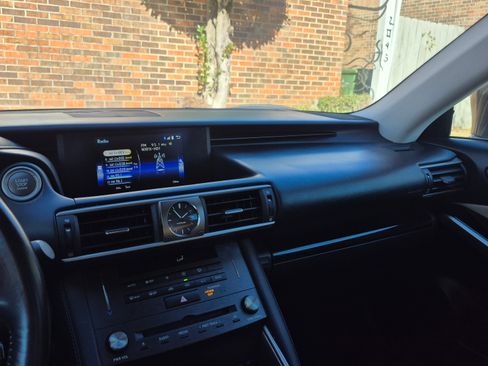 Used 2019 Lexus IS 300 image 8