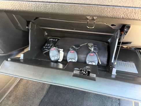 Used 2010 HUMMER H3 Luxury w/ Appearance Package image 10