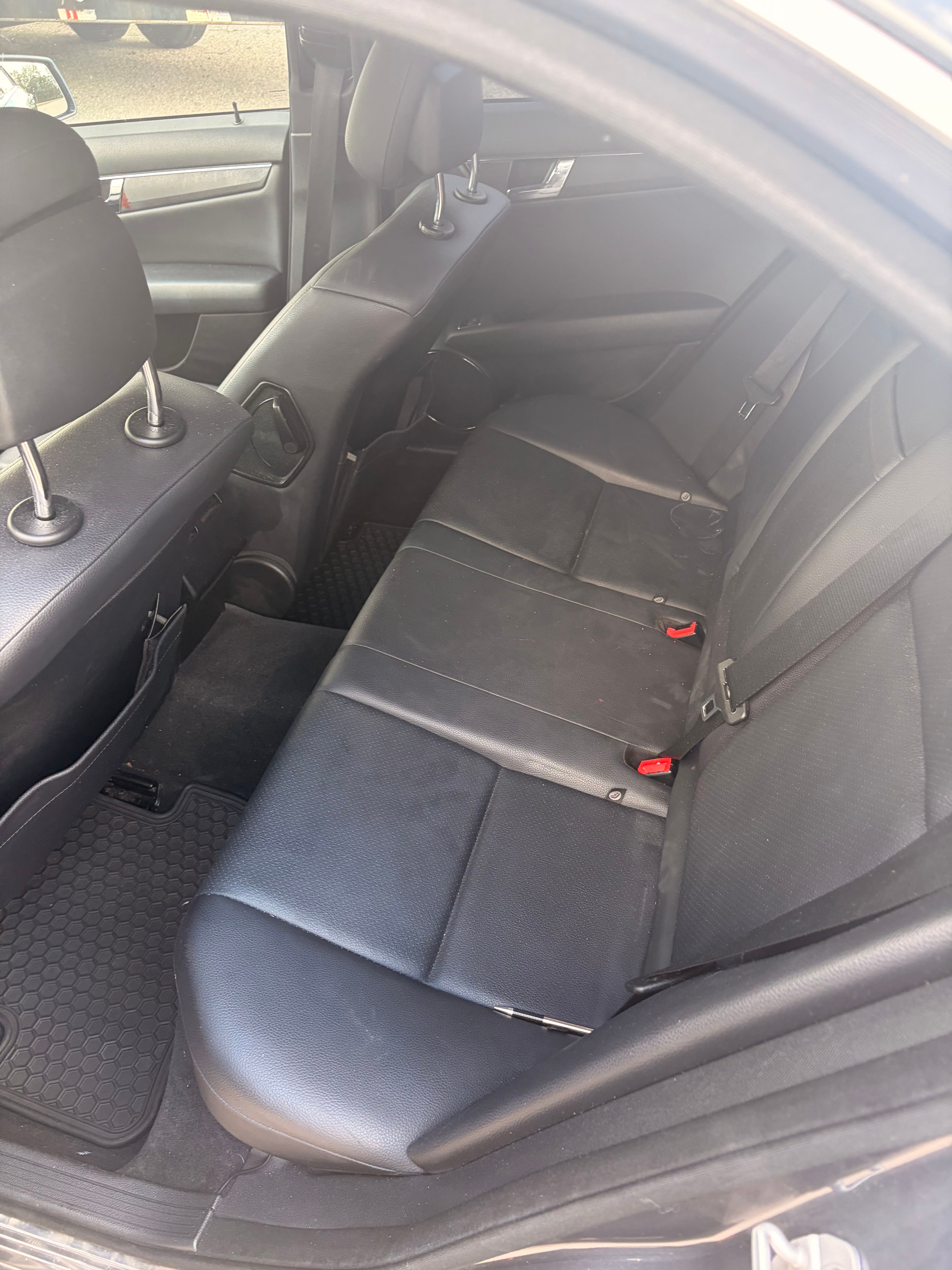 Used 2011 Mercedes-Benz C 300 Sedan w/ Multimedia Pkg image 10