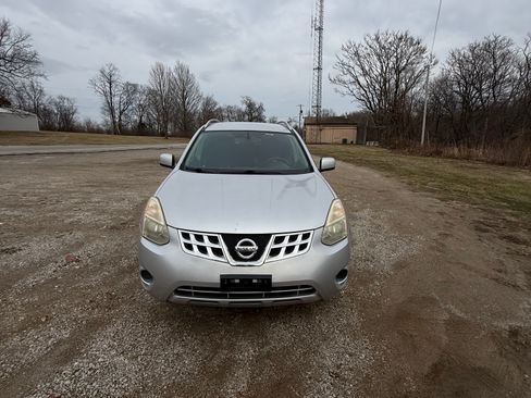 Used 2013 Nissan Rogue SV image 2