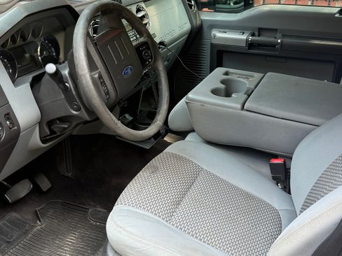 Used 2015 Ford F250 XLT w/ XLT Premium Package AWD/4WD image 8