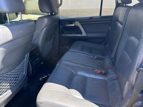 Used 2011 Toyota Land Cruiser w/ Upgrade Pkg image 10