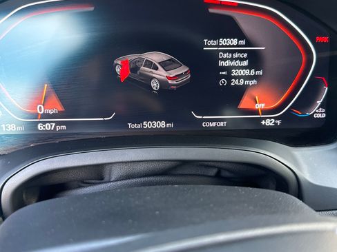 Used 2019 BMW 330i Sedan w/ Premium Package image 11