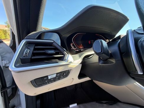 Used 2019 BMW 330i Sedan w/ Driving Assistance Package image 17