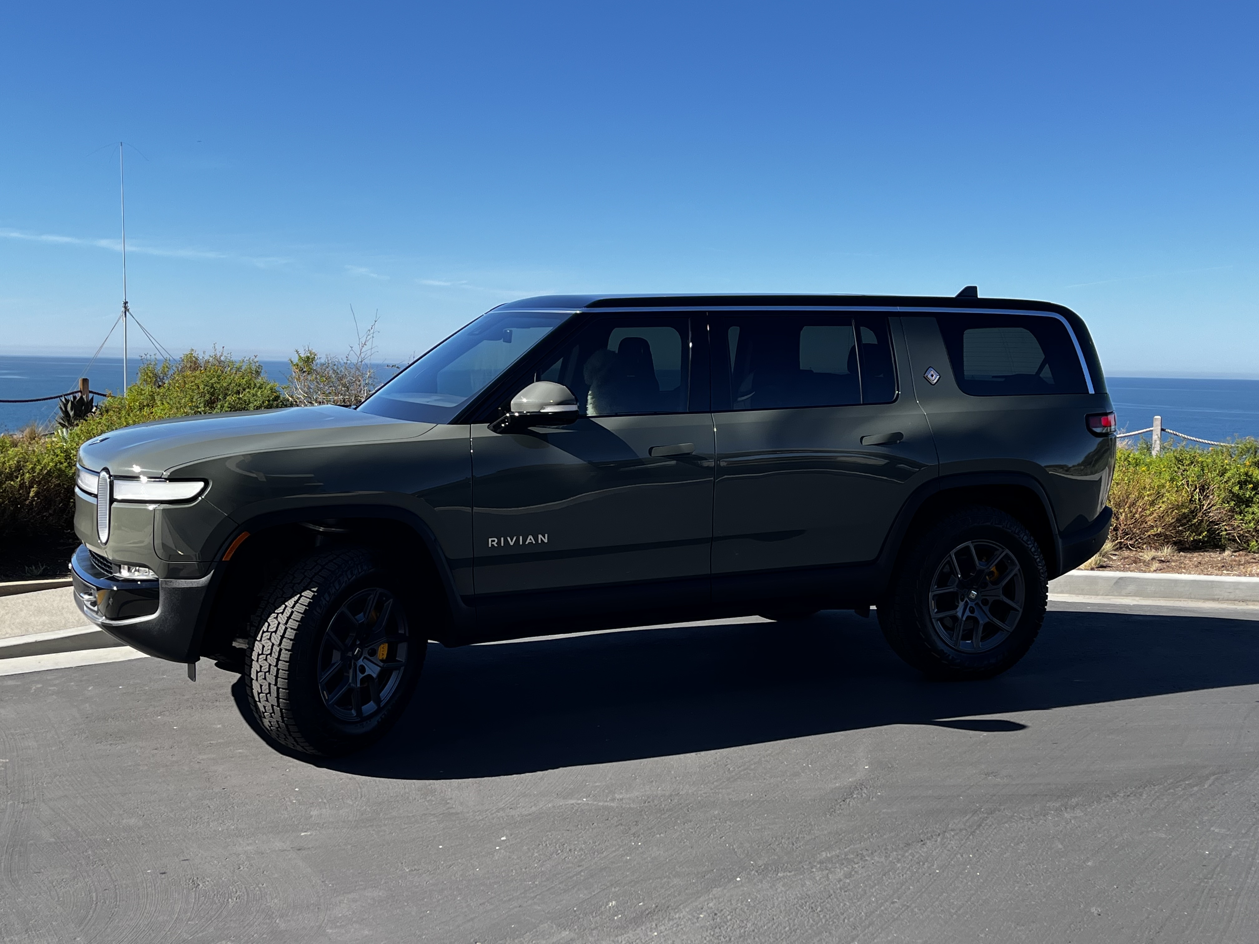 Used 2022 Rivian R1S Launch Edition Quad AWD/4WD image 2