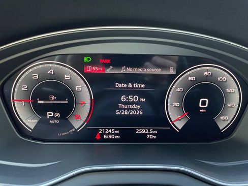 Used 2024 Audi Q5 2.0T Premium w/ Summer of Audi Package AWD/4WD image 10