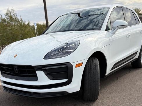 Used 2023 Porsche Macan Turbo image 1