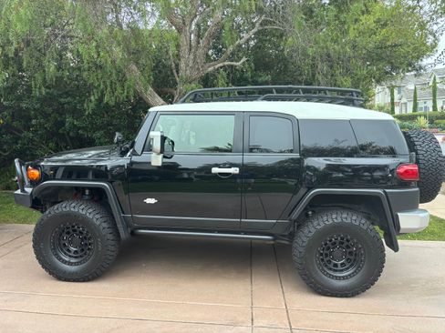 Used 2012 Toyota FJ Cruiser 4WD w/ Convenience Pkg image 4