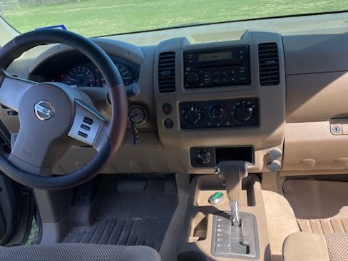 Used 2007 Nissan Frontier SE w/ SE Value Truck Pkg image 5