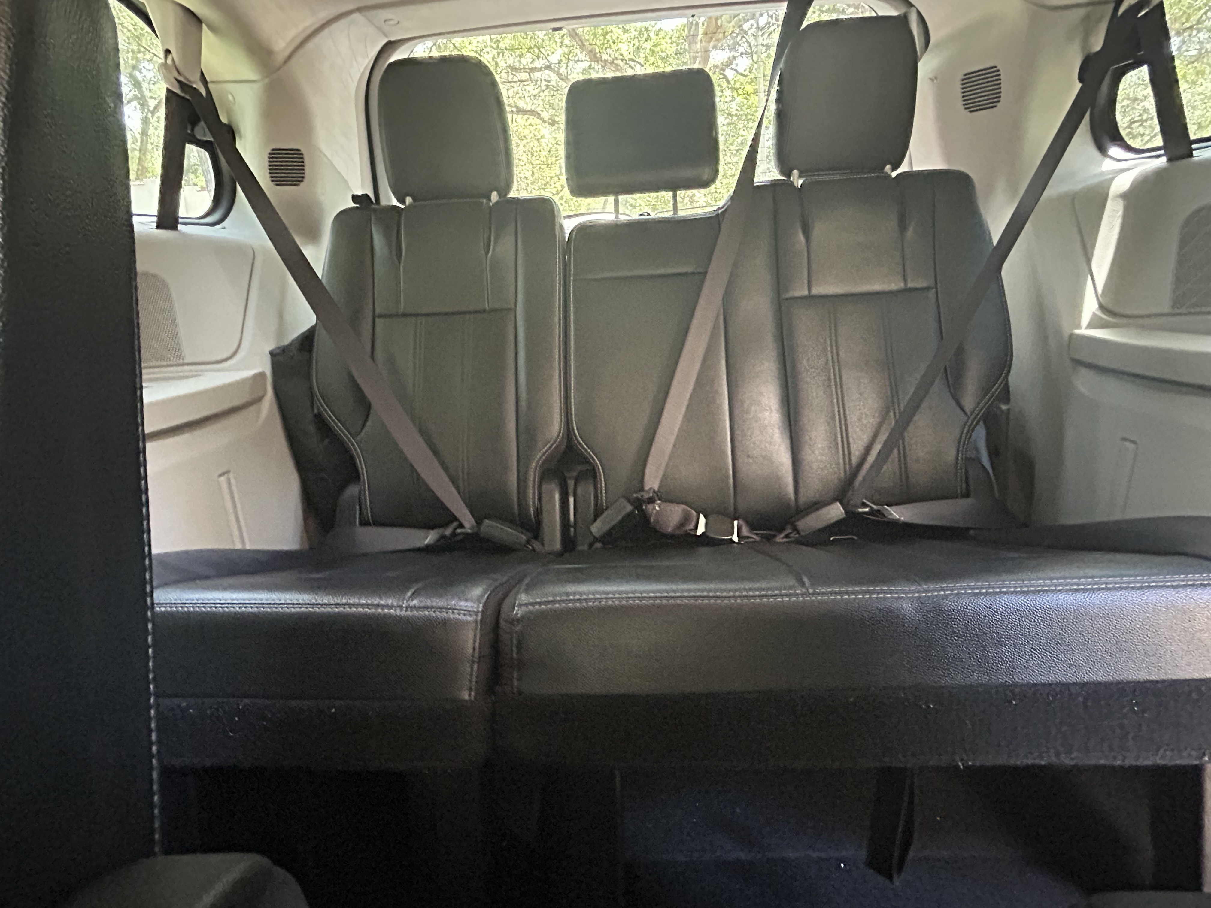 Used 2015 Chrysler Town & Country Touring FWD image 17
