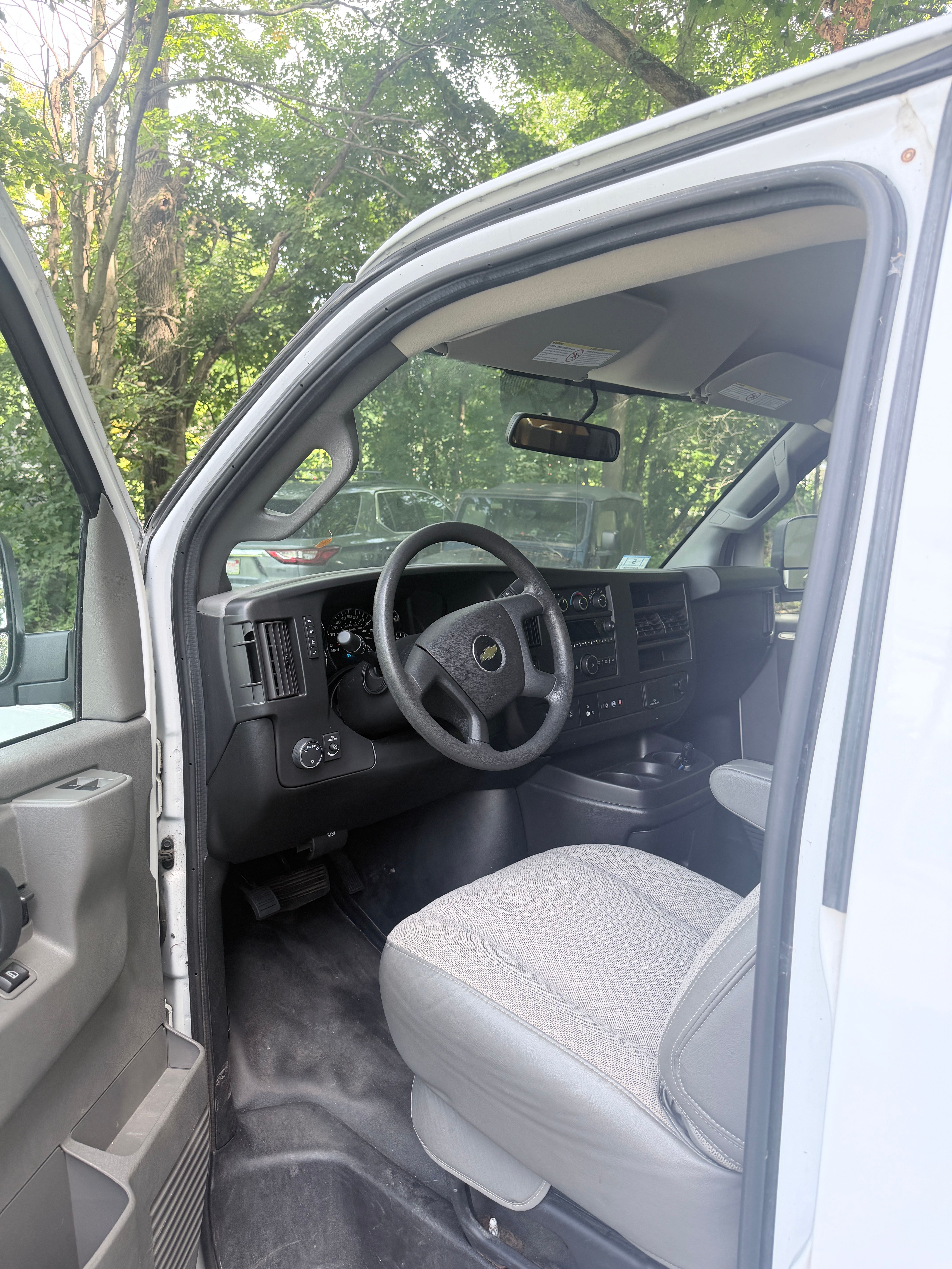 Used 2019 Chevrolet Express 2500 RWD image 6