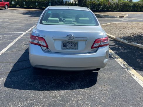 Used 2011 Toyota Camry LE w/ LE Extra-Value Pkg FWD image 10