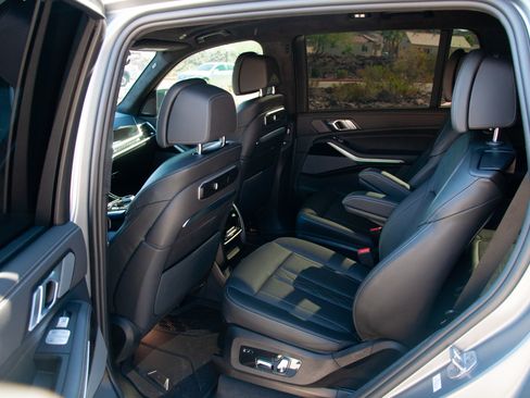 Used 2025 BMW X7 M60i w/ M Sport Professional Package image 27