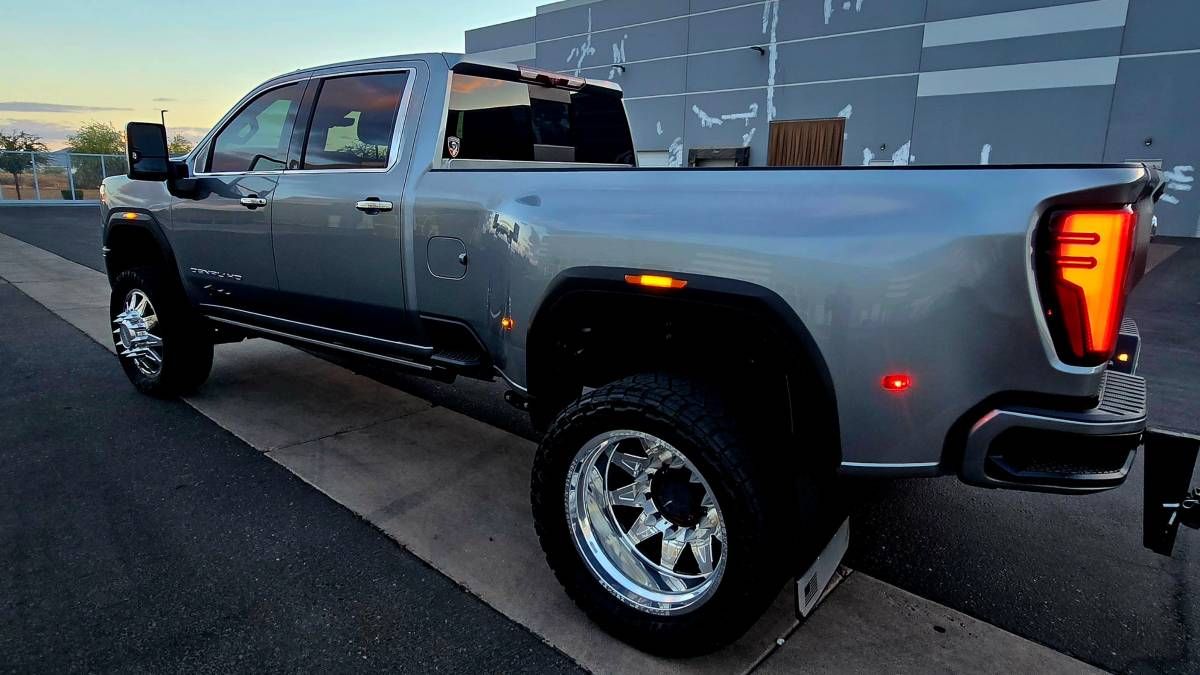Used 2024 GMC Sierra 3500 Denali Ultimate AWD/4WD image 10