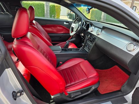 Used 2005 Ford Mustang GT Premium image 16