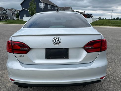 Used 2013 Volkswagen Jetta GLI Autobahn FWD image 4