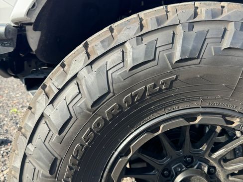 Used 2023 Ford Bronco Wildtrak image 11