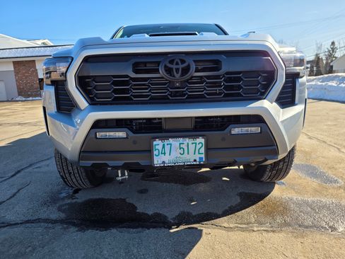 Used 2025 Toyota Tacoma TRD Sport w/ TRD Sport Premium Package image 1