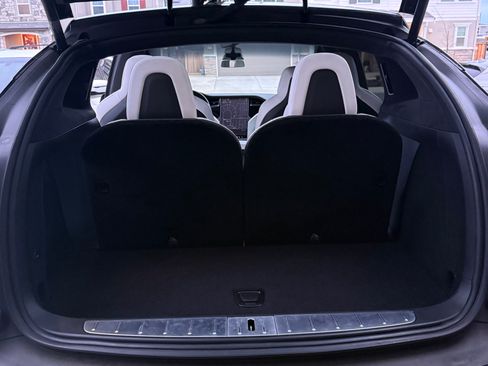 Used 2018 Tesla Model X 75D image 11