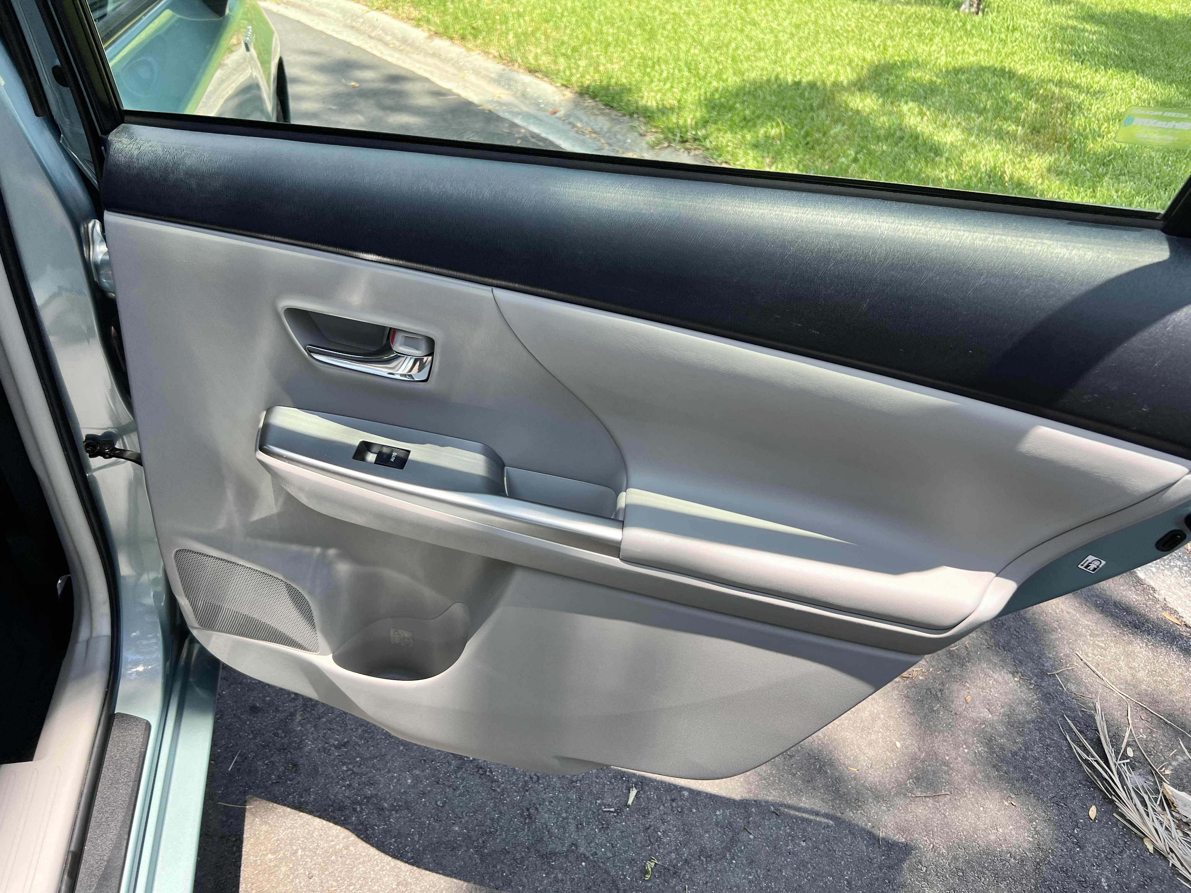 Used 2015 Toyota Prius V Four FWD image 21