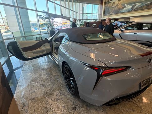 Used 2026 Lexus LC 500 Convertible RWD image 2