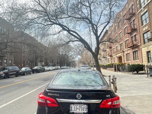 Used 2019 Nissan Sentra SR w/ Premium Package (SR) image 5