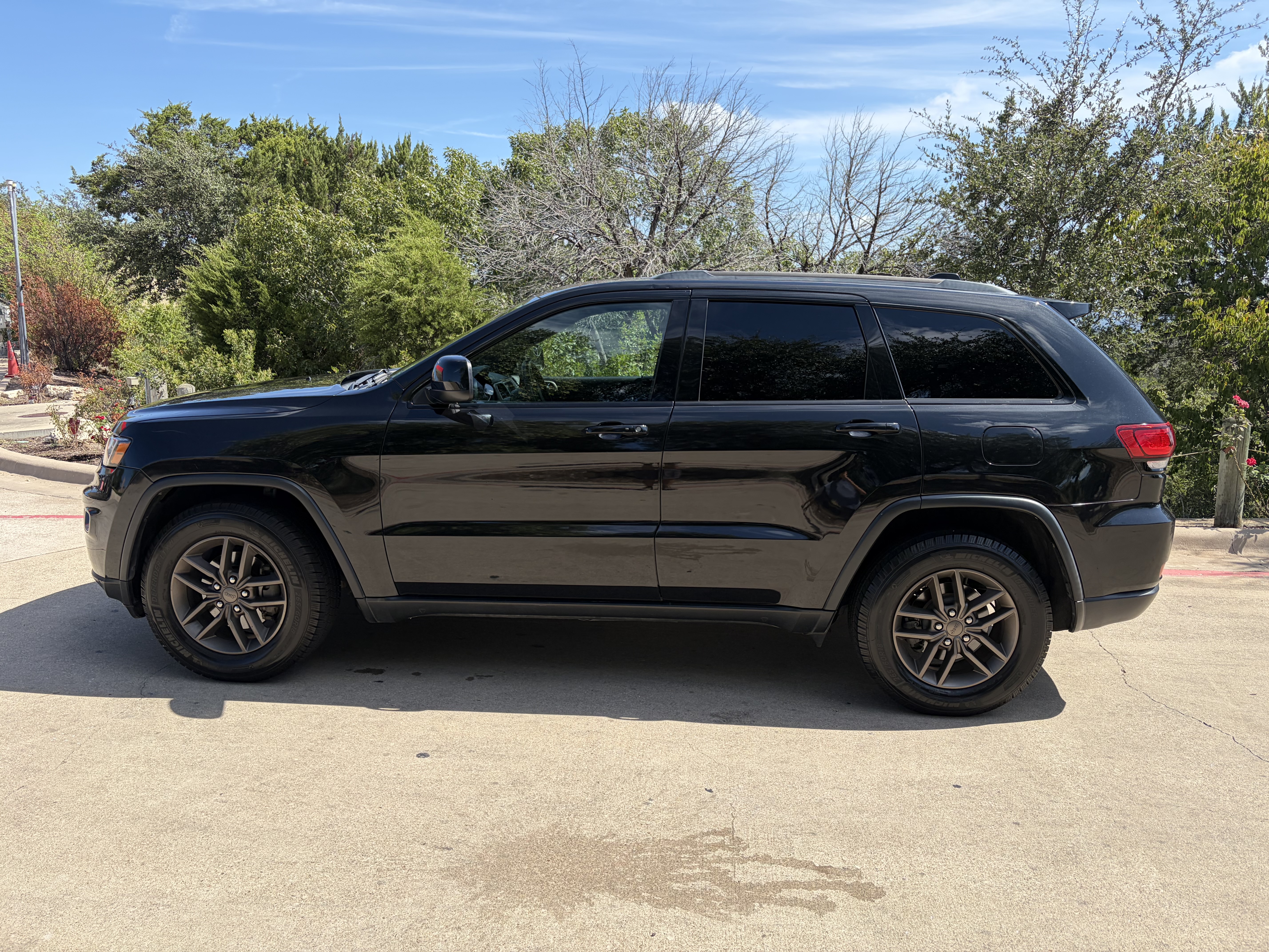 Used 2016 Jeep Grand Cherokee Laredo 75th Anniversary RWD image 13