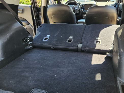 Used 2019 Jeep Compass Limited image 17