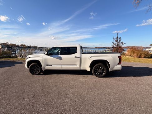 Used 2022 Toyota Tundra Platinum image 5