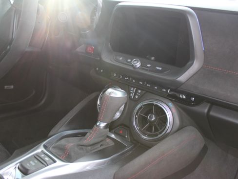 Used 2020 Chevrolet Camaro ZL1 image 25