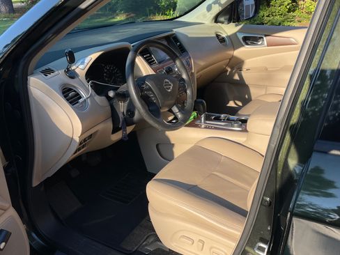 Used 2018 Nissan Pathfinder Platinum AWD/4WD image 12