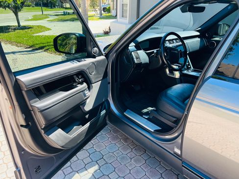 Used 2020 Land Rover Range Rover HSE image 9