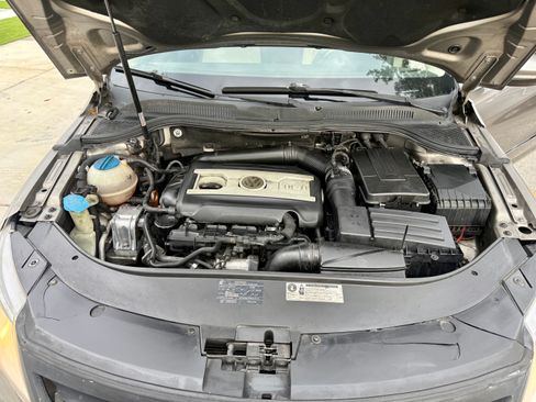 Used 2010 Volkswagen CC Sport image 11