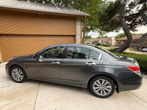Used 2011 Honda Accord EX-L image 4