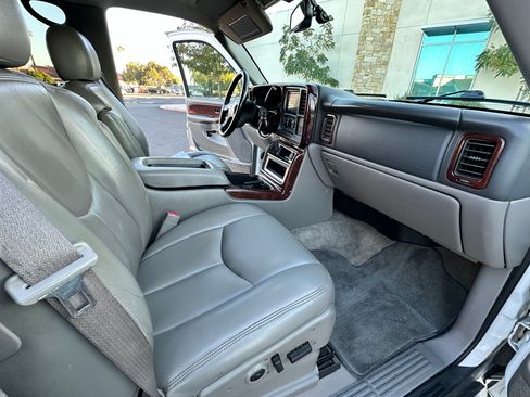 Used 2005 Chevrolet Tahoe LT w/ LT Preferred Equipment Group image 12