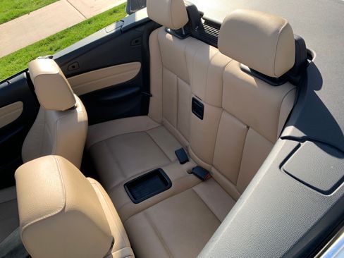 Used 2012 BMW 135i Convertible image 10