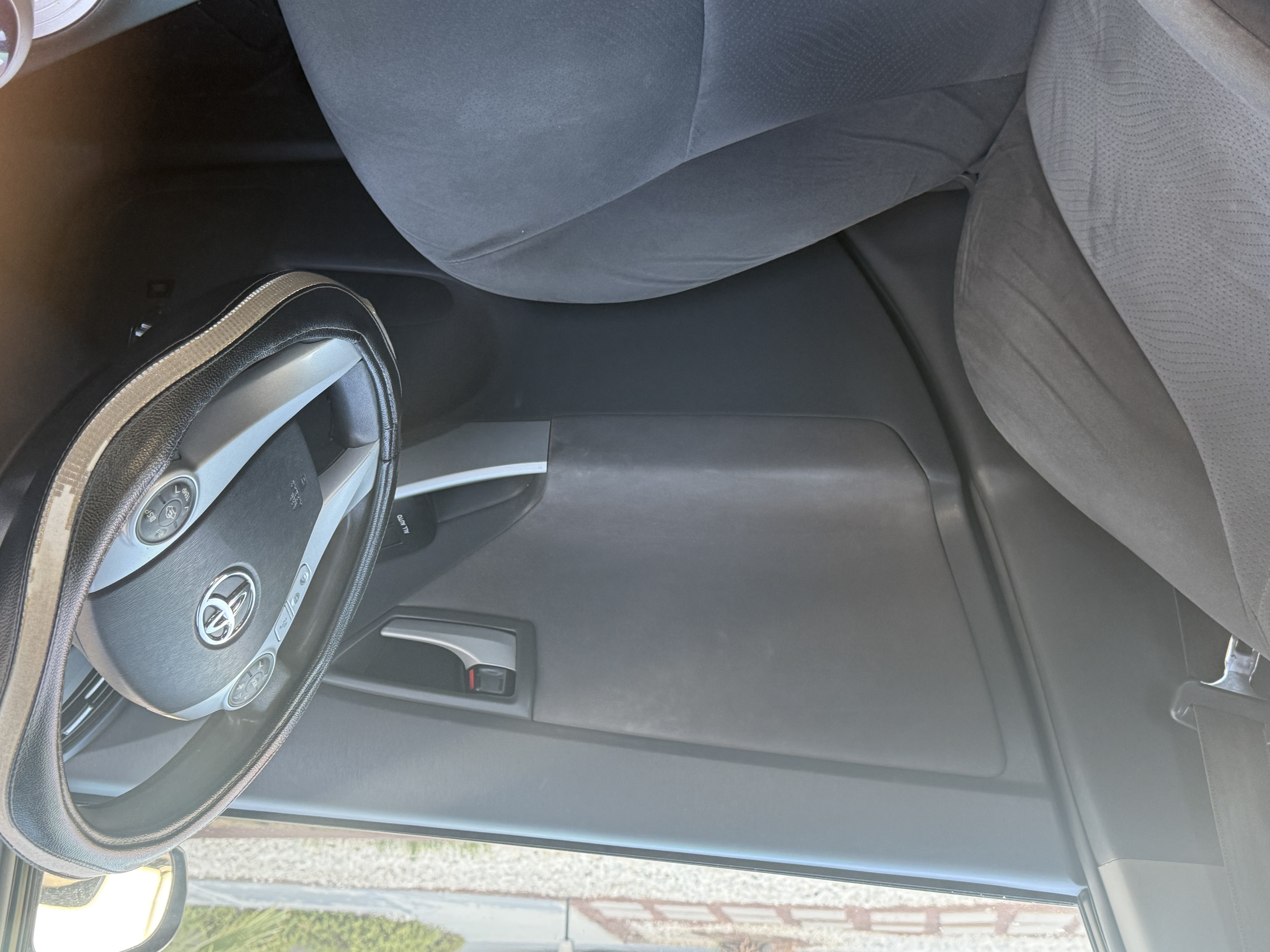 Used 2011 Toyota Prius Three w/ Preferred Accessory Pkg FWD image 6