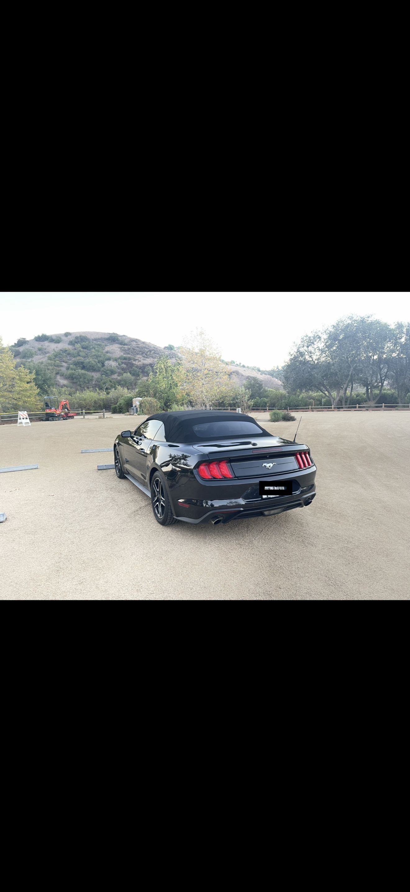Used 2018 Ford Mustang Premium RWD image 4